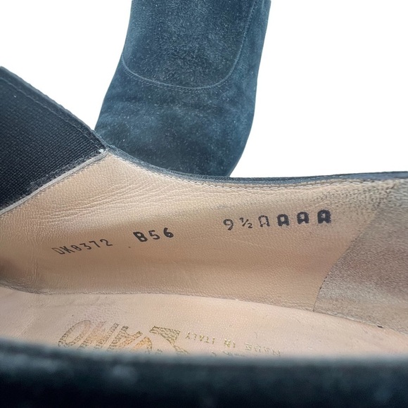 Salvatore Ferragamo Women’s Black Suede Square Toe Pump Heels Size 9 1/2 Narrow - Picture 2 of 9